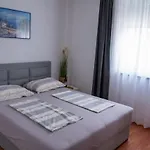 Family Friendly With A Swimming Pool - 20197 维尔