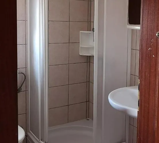 Family Friendly With A Swimming Pool - 20197 *