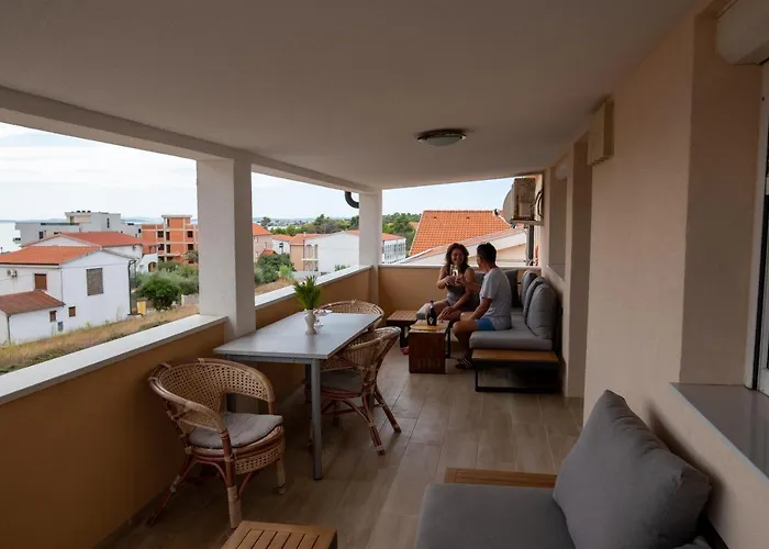 Апартаменты Family Friendly With A Swimming Pool - 20197 *