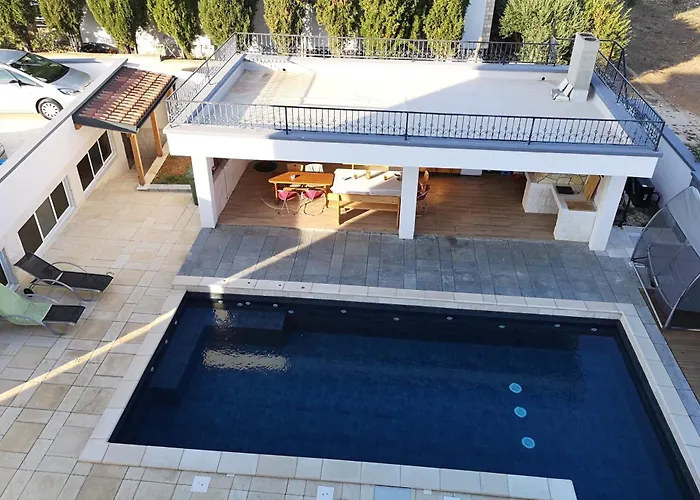 Апартаменты Family Friendly With A Swimming Pool - 20197