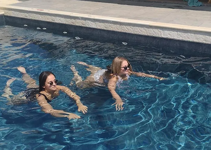 Family Friendly With A Swimming Pool - 20197 Вир