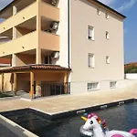 Family Friendly With A Swimming Pool - 20197 Appartement