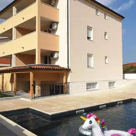 Family Friendly With A Swimming Pool - 20197 아파트