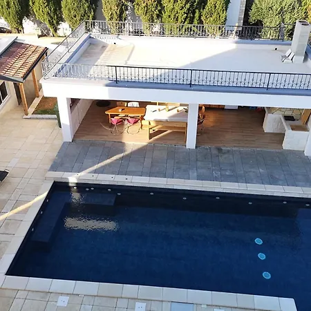 아파트 Family Friendly With A Swimming Pool - 20197