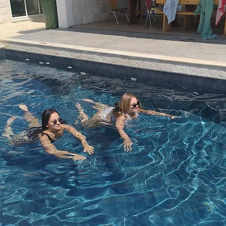 Family Friendly With A Swimming Pool - 20197 비르