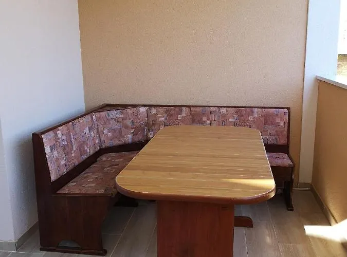 Apartment Family Friendly With A Swimming Pool - 20197
