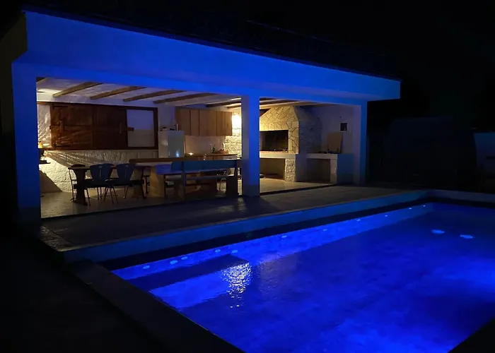 Family Friendly With A Swimming Pool - 20197 Apartment